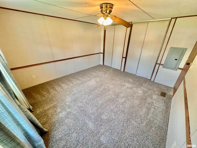 $64,900 | 527 Washington Street Southwest, Clay City, IL 62824