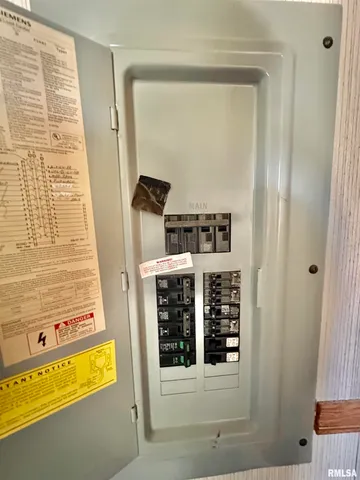 $64,900 | 527 Washington Street Southwest, Clay City, IL 62824