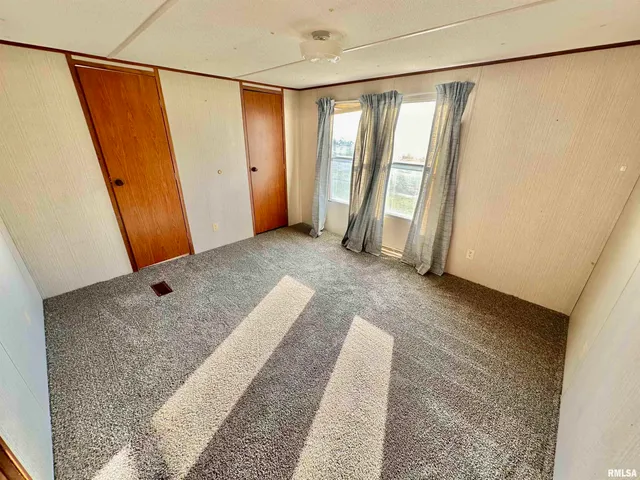 $64,900 | 527 Washington Street Southwest, Clay City, IL 62824