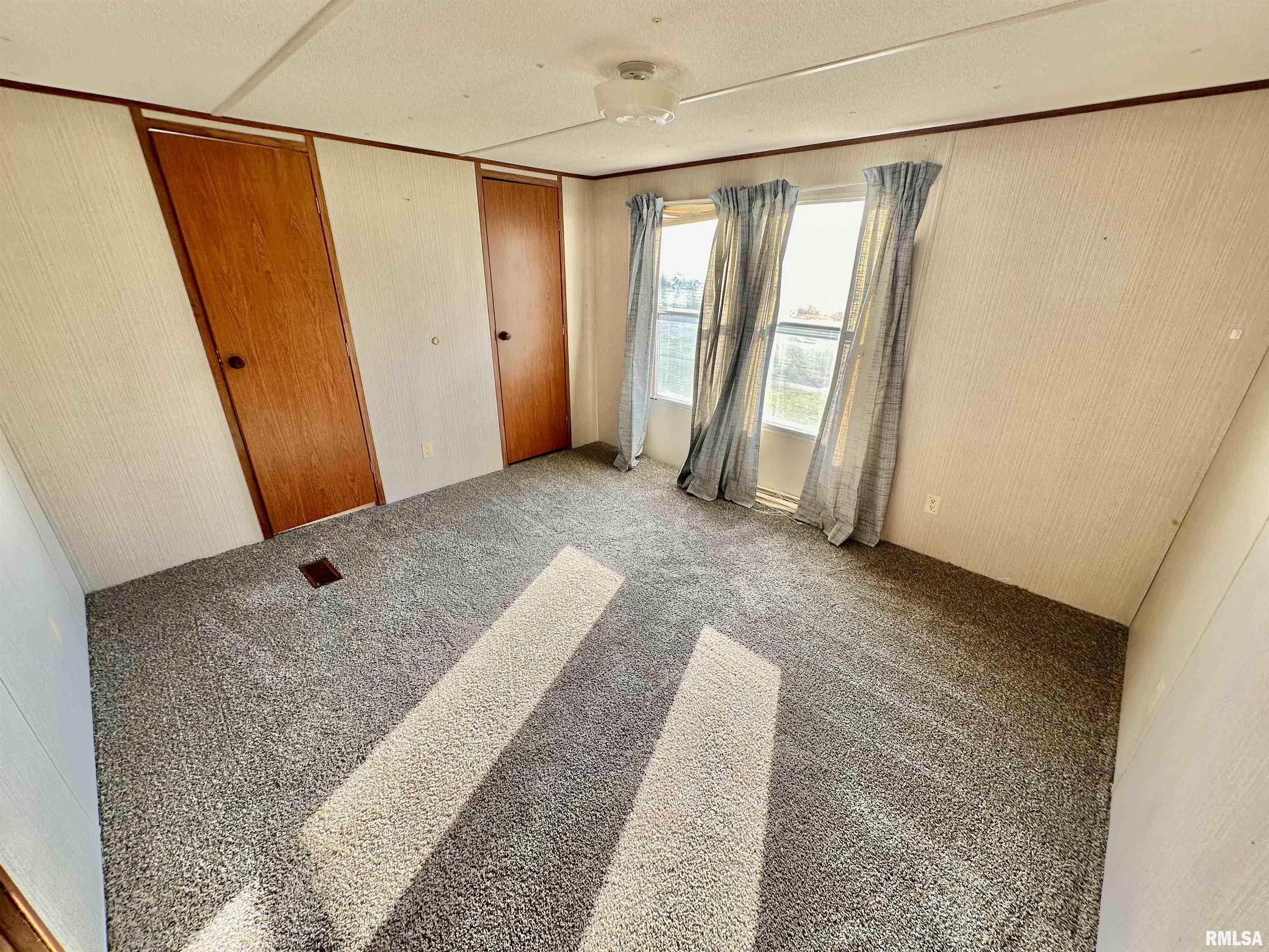 527 Washington Street Southwest Clay City, IL 62824 - Photo 32 of 41