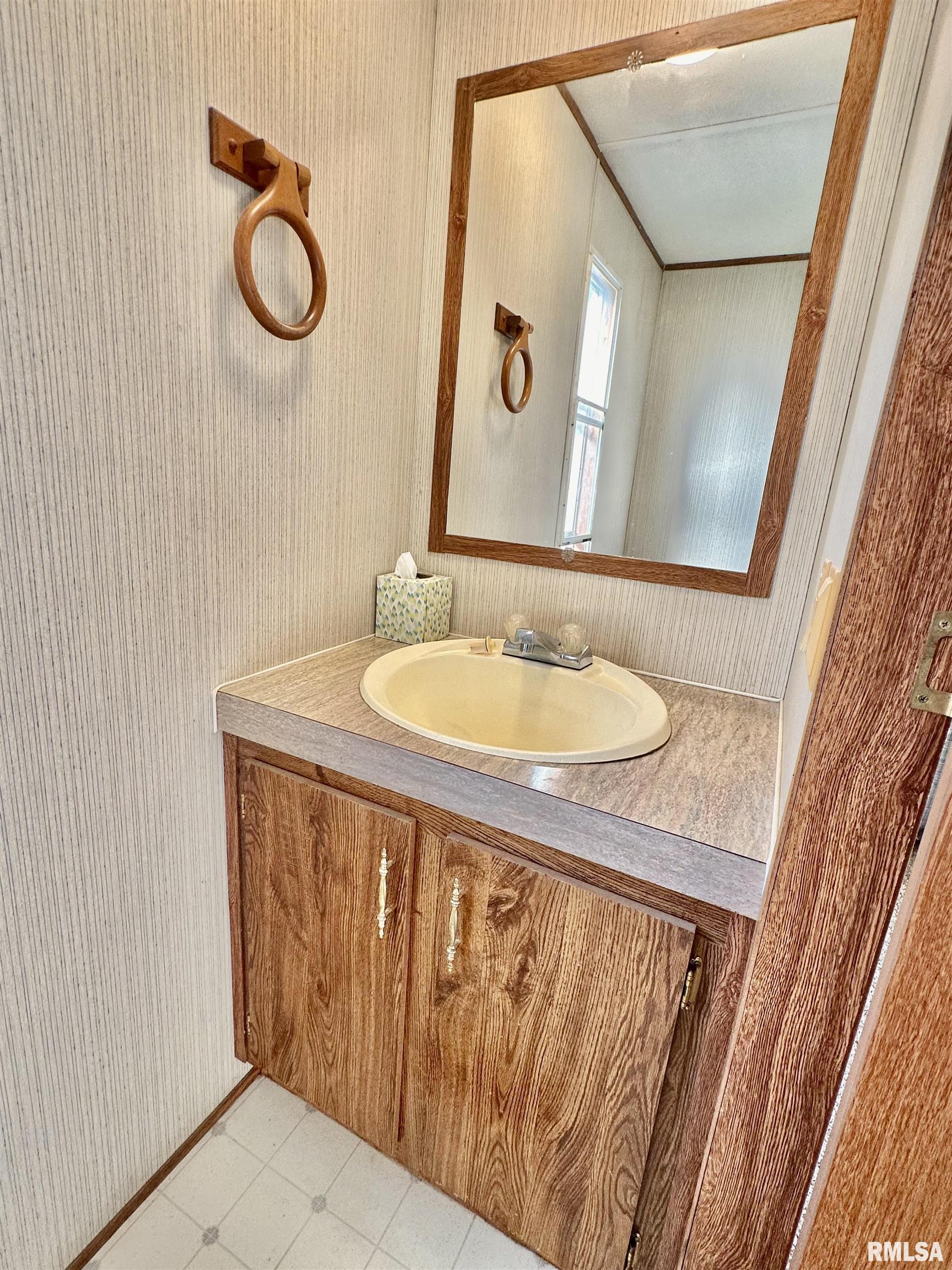 527 Washington Street Southwest Clay City, IL 62824 - Photo 34 of 41