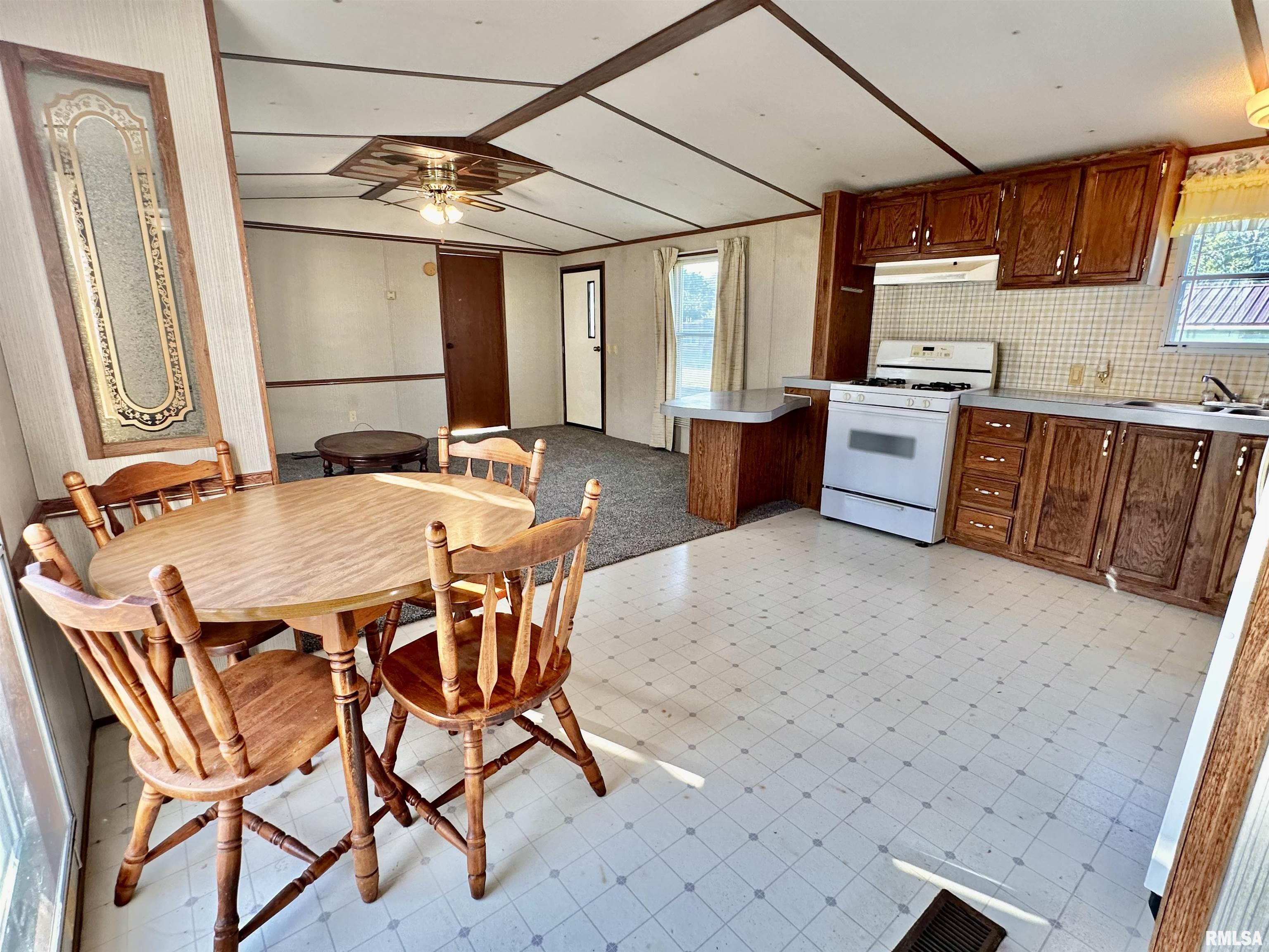 527 Washington Street Southwest Clay City, IL 62824 - Photo 38 of 41