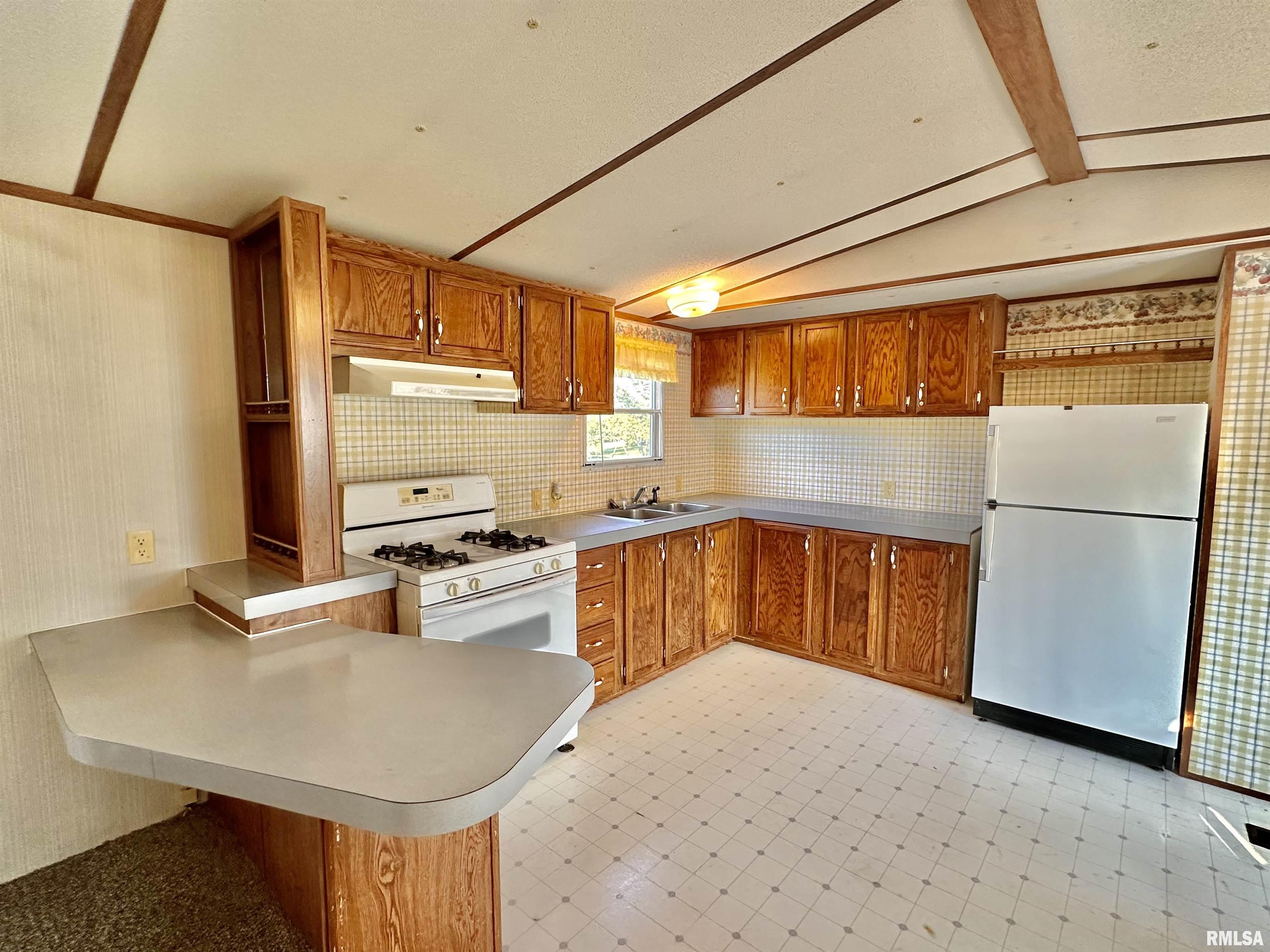 527 Washington Street Southwest Clay City, IL 62824 - Photo 4 of 41