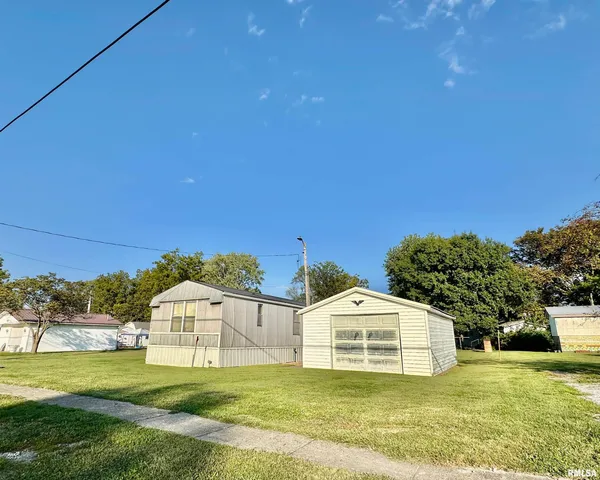 $64,900 | 527 Washington Street Southwest, Clay City, IL 62824