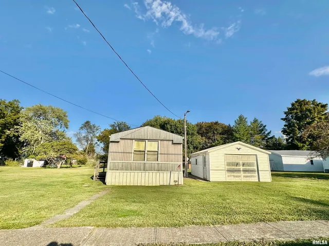 $64,900 | 527 Washington Street Southwest, Clay City, IL 62824