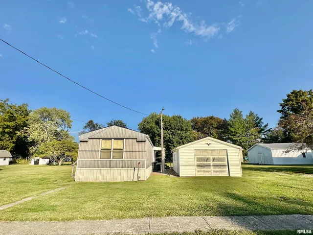 $64,900 | 527 Washington Street Southwest, Clay City, IL 62824