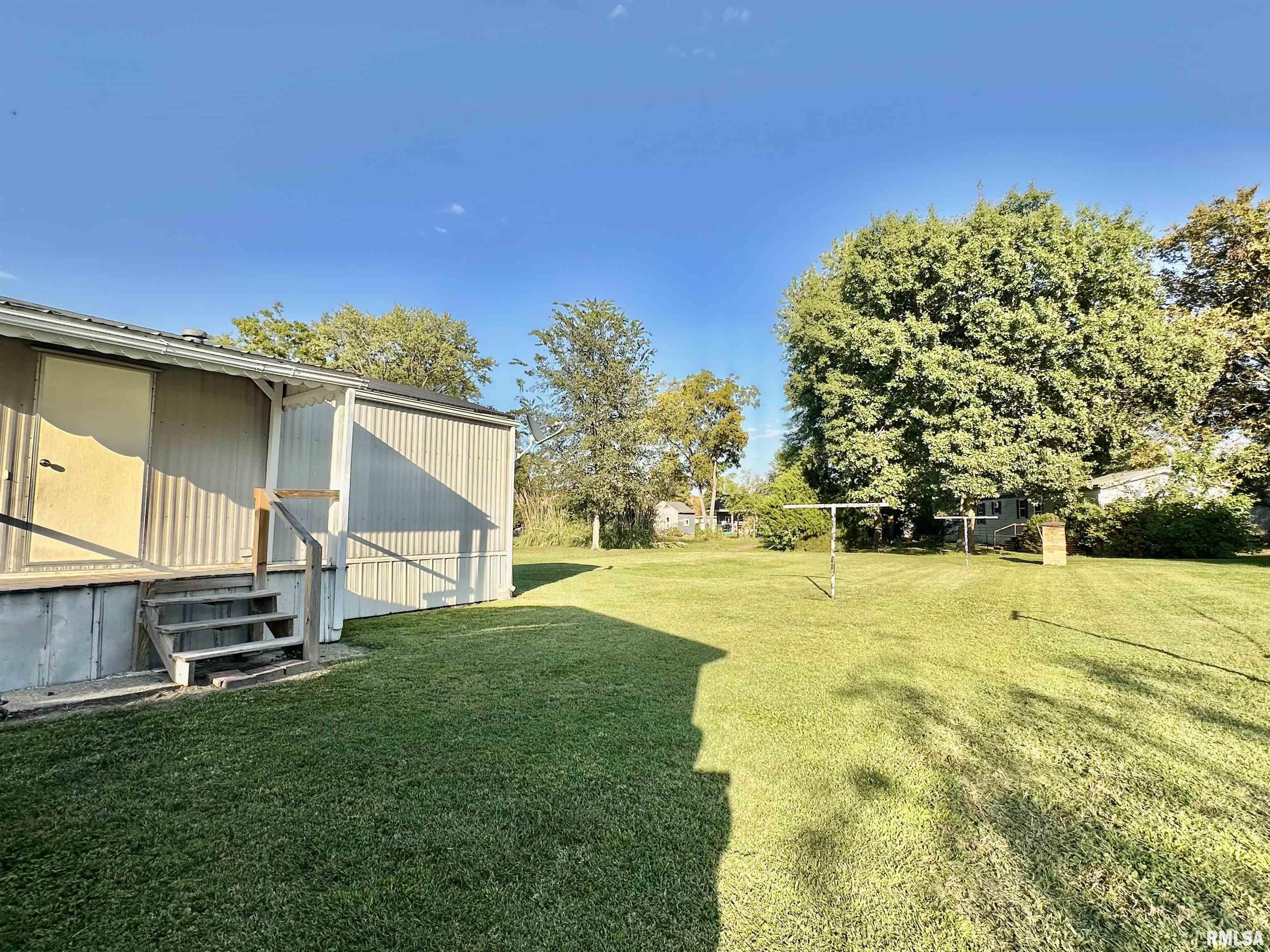 527 Washington Street Southwest Clay City, IL 62824 - Photo 10 of 41