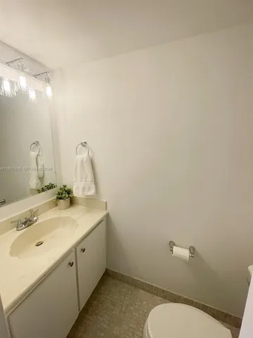 $2,000 | 800 Parkview Drive, Unit 605, Hallandale Beach, FL 33009