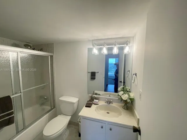 $2,000 | 800 Parkview Drive, Unit 605, Hallandale Beach, FL 33009