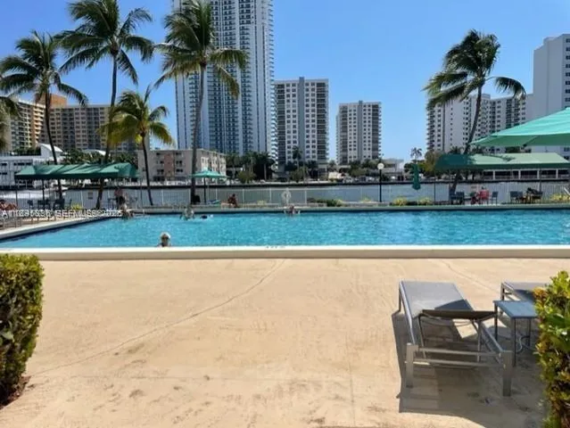 $2,000 | 800 Parkview Drive, Unit 605, Hallandale Beach, FL 33009