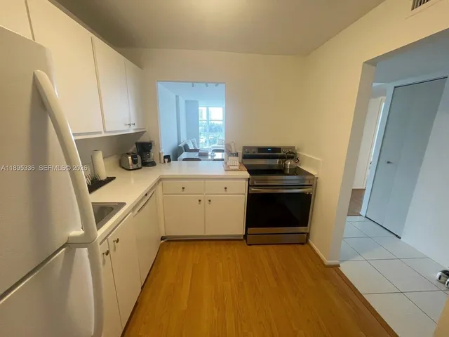 $2,000 | 800 Parkview Drive, Unit 605, Hallandale Beach, FL 33009