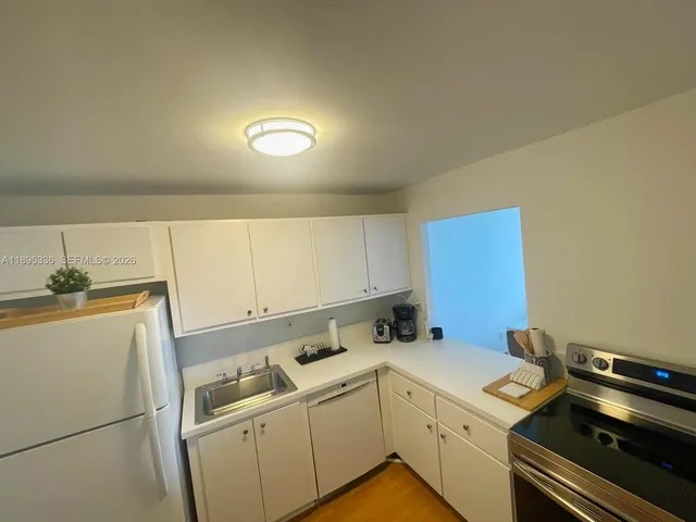 $2,000 | 800 Parkview Drive, Unit 605, Hallandale Beach, FL 33009