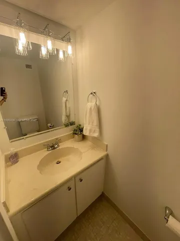 $2,000 | 800 Parkview Drive, Unit 605, Hallandale Beach, FL 33009