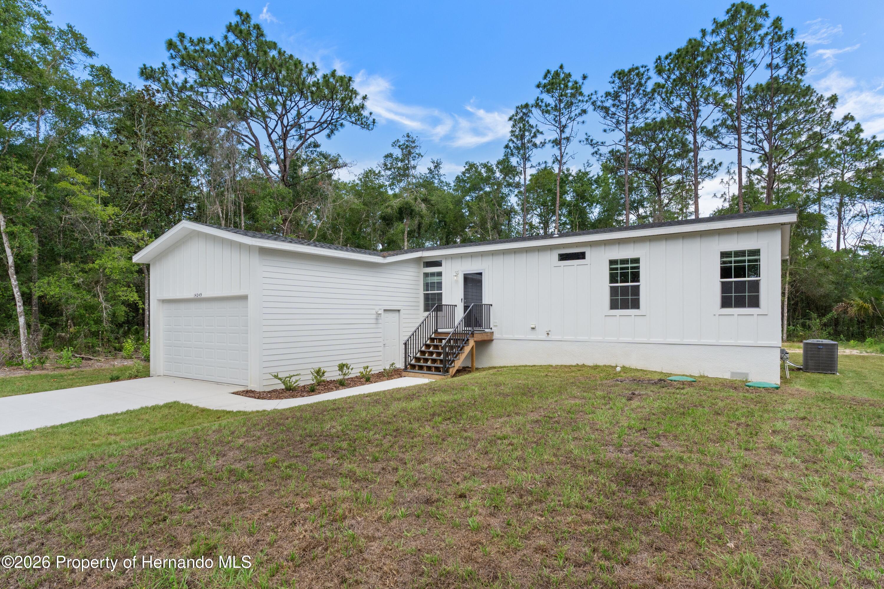 14249 Razorbill Avenue Weeki Wachee, FL 34614 - Photo 4 of 40