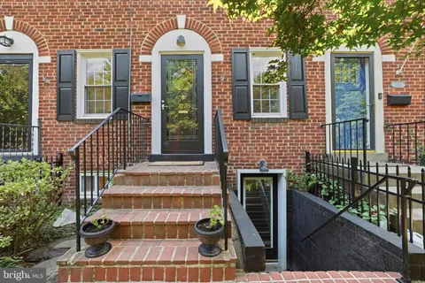 $799,000 | 1128 Powhatan Street, Alexandria, VA 22314