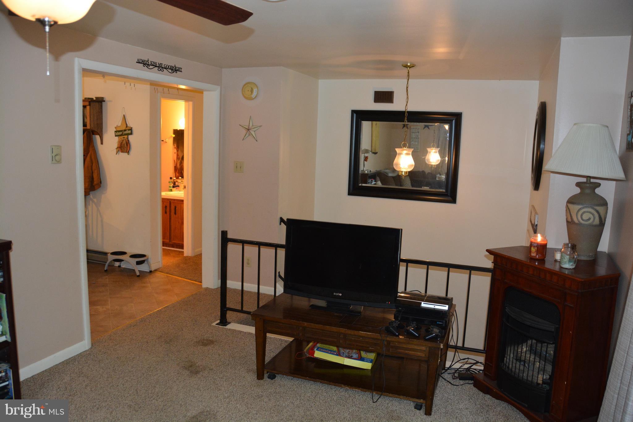 545 Whissens Ridge Road Winchester, VA 22602 - Photo 4 of 30 Living Room