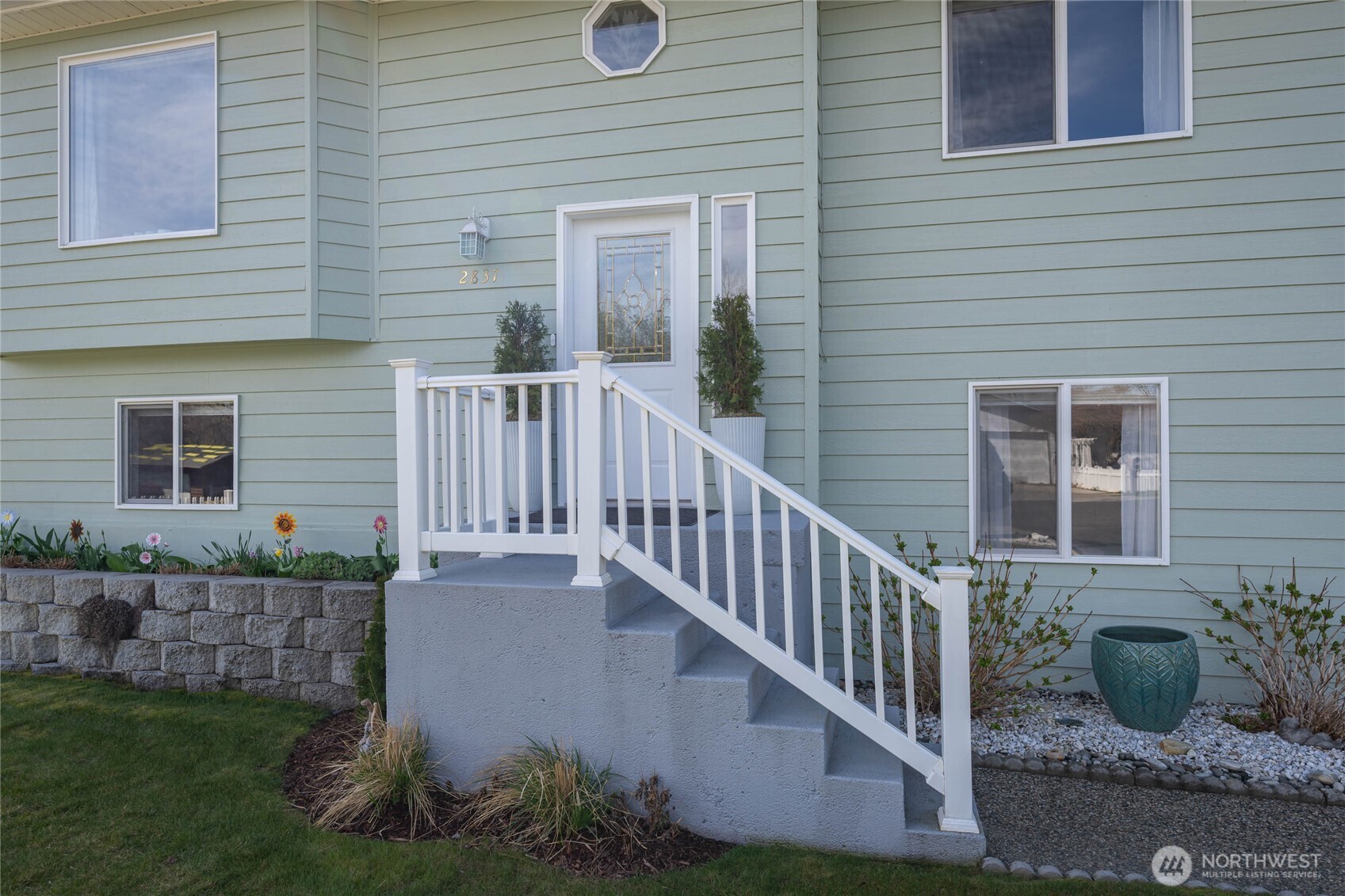 2837 Riviera Boulevard Malaga, WA 98828 - Photo 2 of 40