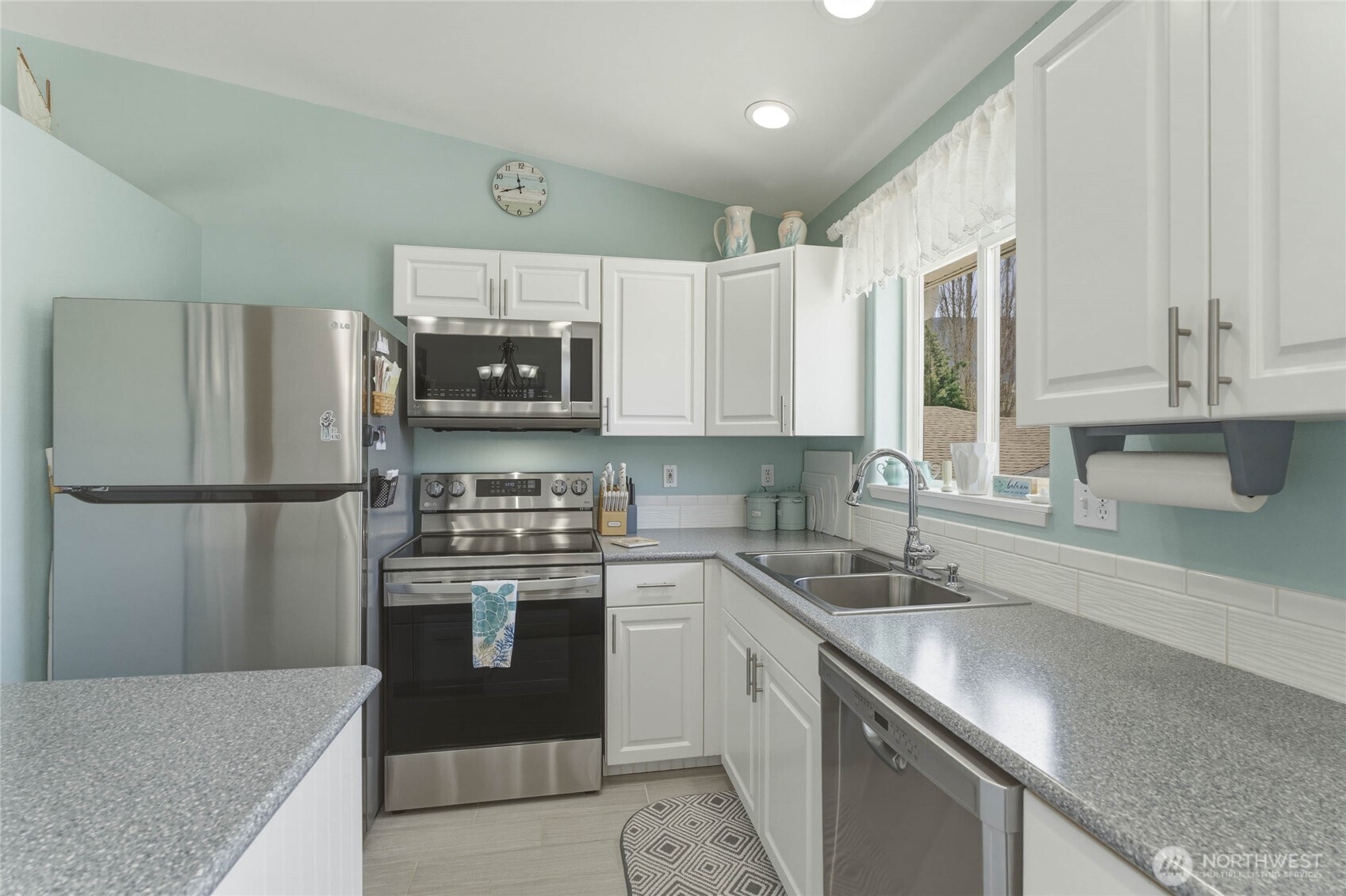 2837 Riviera Boulevard Malaga, WA 98828 - Photo 10 of 40