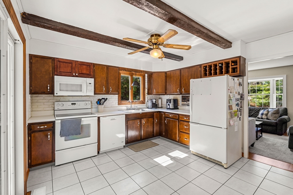 5 Pershing Avenue Acushnet, MA 02743 - Photo 9 of 33