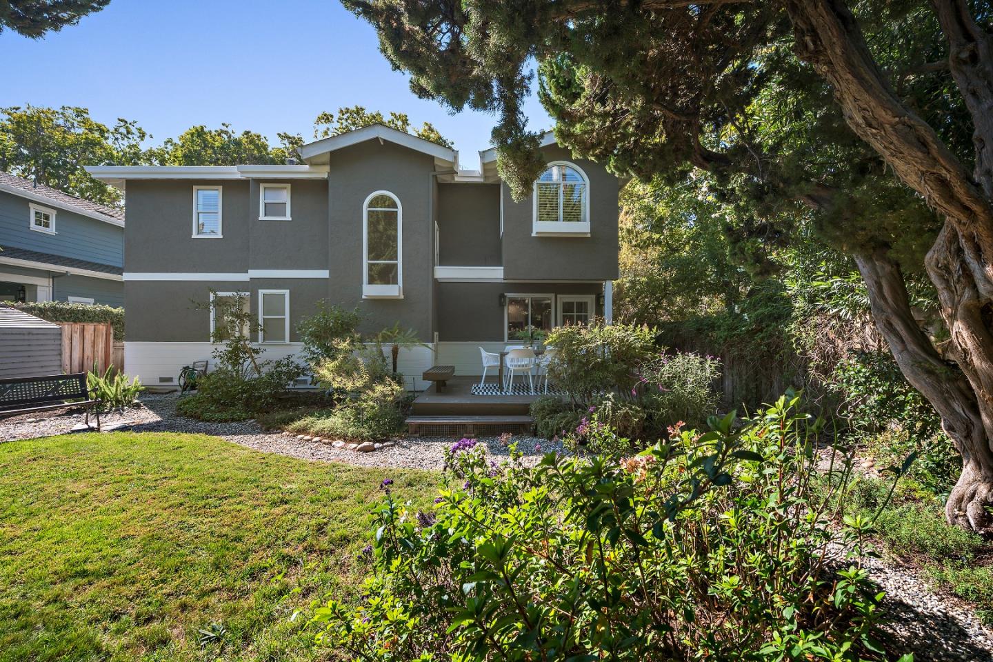 360 Iris Way Palo Alto, CA 94303 - Photo 28 of 28 a house view with a garden space