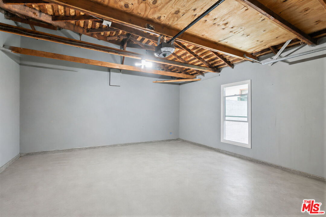 369 East Van Koevering Street Rialto, CA 92376 - Photo 43 of 55