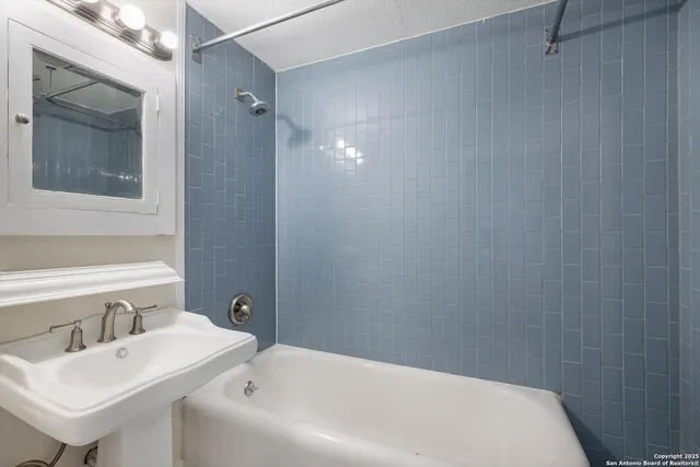 $1,850 | 121 West Woodlawn Avenue, Unit 2, San Antonio, TX 78212