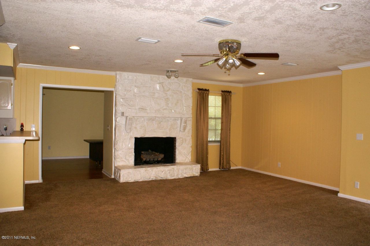 3147 Parental Home Road Jacksonville, FL 32216 - Photo 2 of 6 Family Room