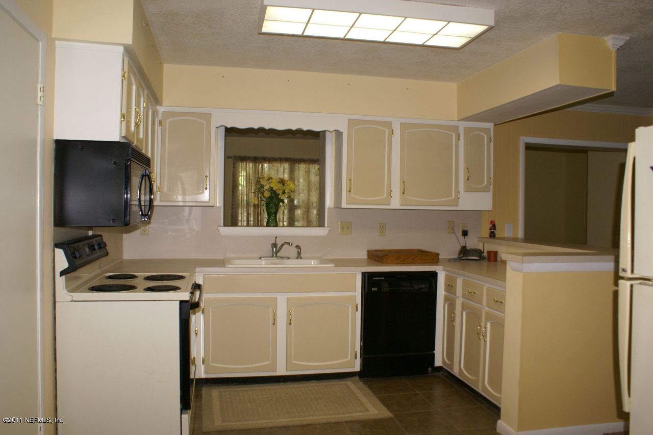 3147 Parental Home Road Jacksonville, FL 32216 - Photo 4 of 6 Kitchen