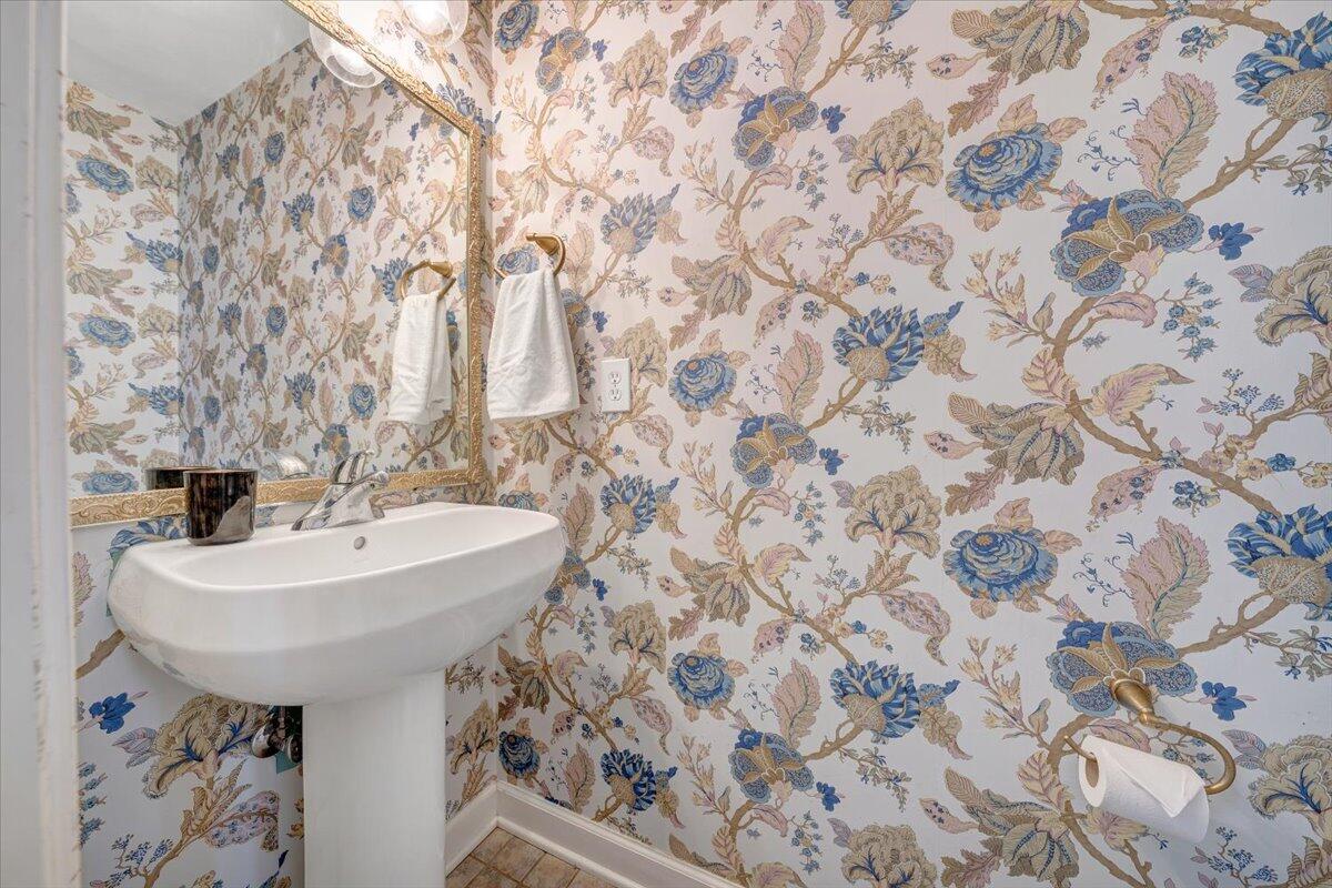 1818 High Gate Lane Salem, VA 24153 - Photo 6 of 41 Guest half Bath