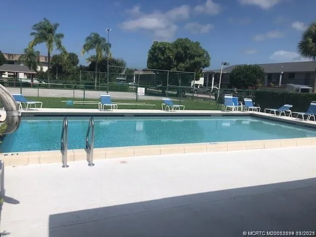 $1,700 | 1290 Southeast Parkview Place, Unit A9, Stuart, FL 34994