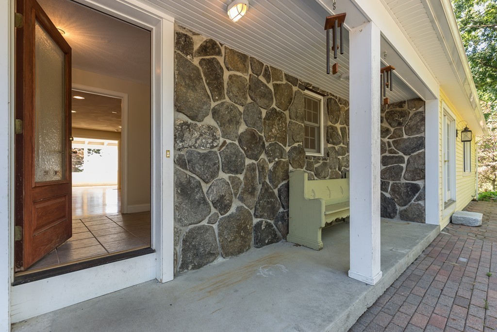115 Winsor Road Lancaster, MA 01523 - Photo 3 of 30