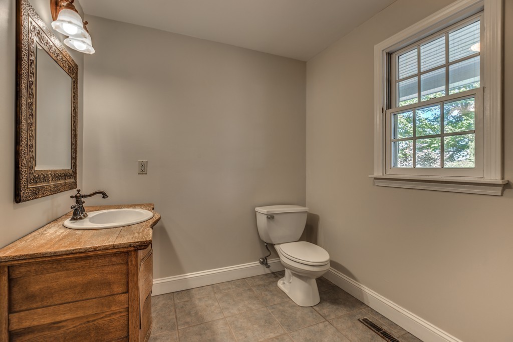 115 Winsor Road Lancaster, MA 01523 - Photo 4 of 30