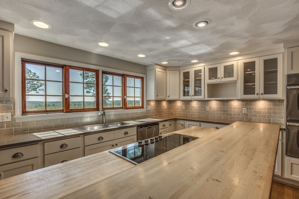 115 Winsor Road Lancaster, MA 01523 - Photo 8 of 30