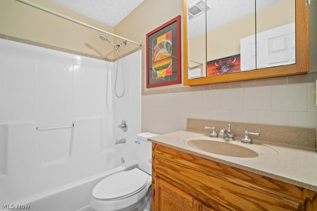3200 A River Road Vienna, WV 26105 - Photo 20 of 28 Bathroom 1st Floor