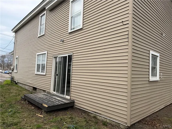 $179,900 | 189 West 3rd Street, Oswego, NY 13126