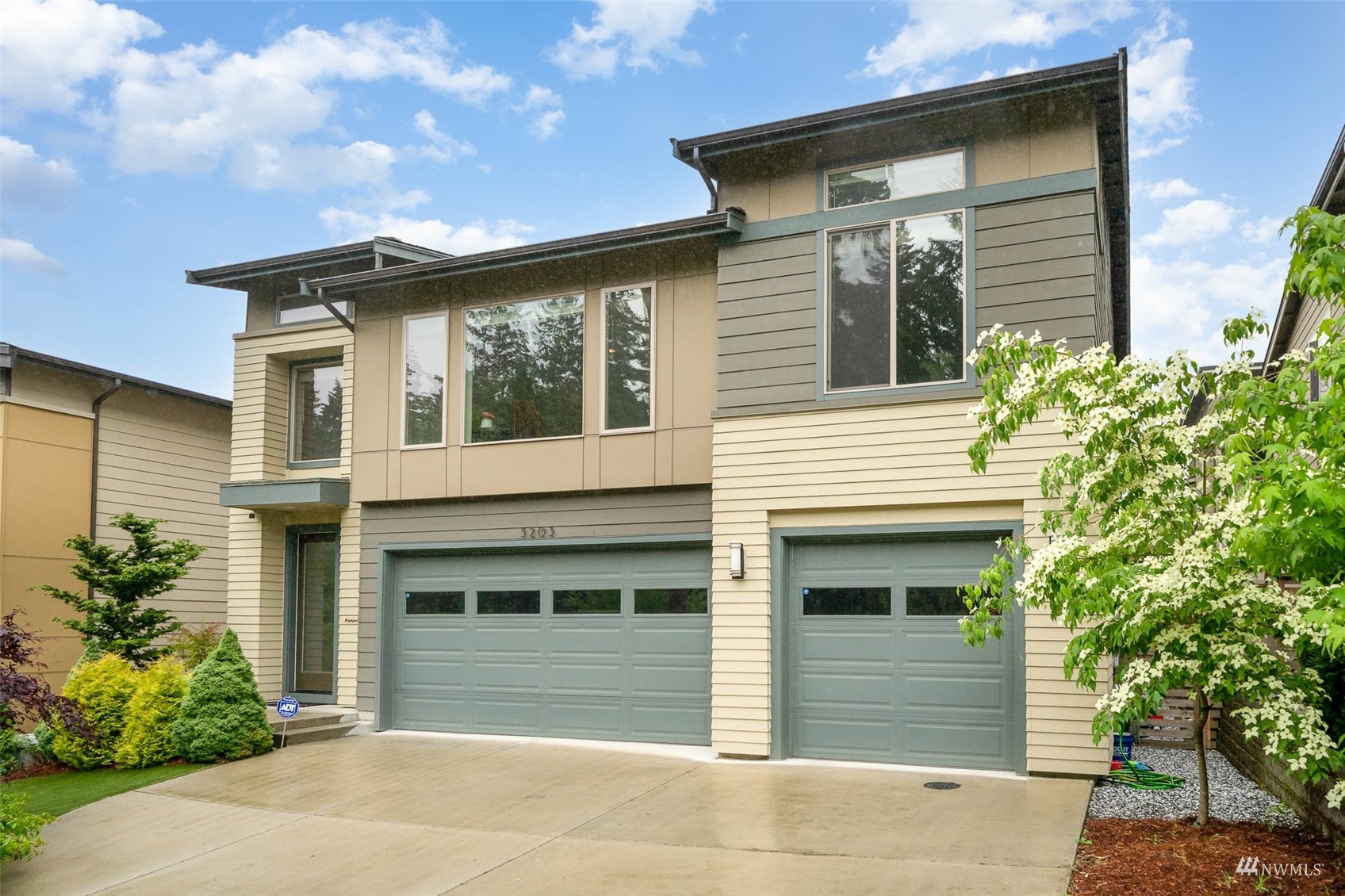 5203 Northeast 12th Street Renton, WA 98059 - Photo 1 of 31