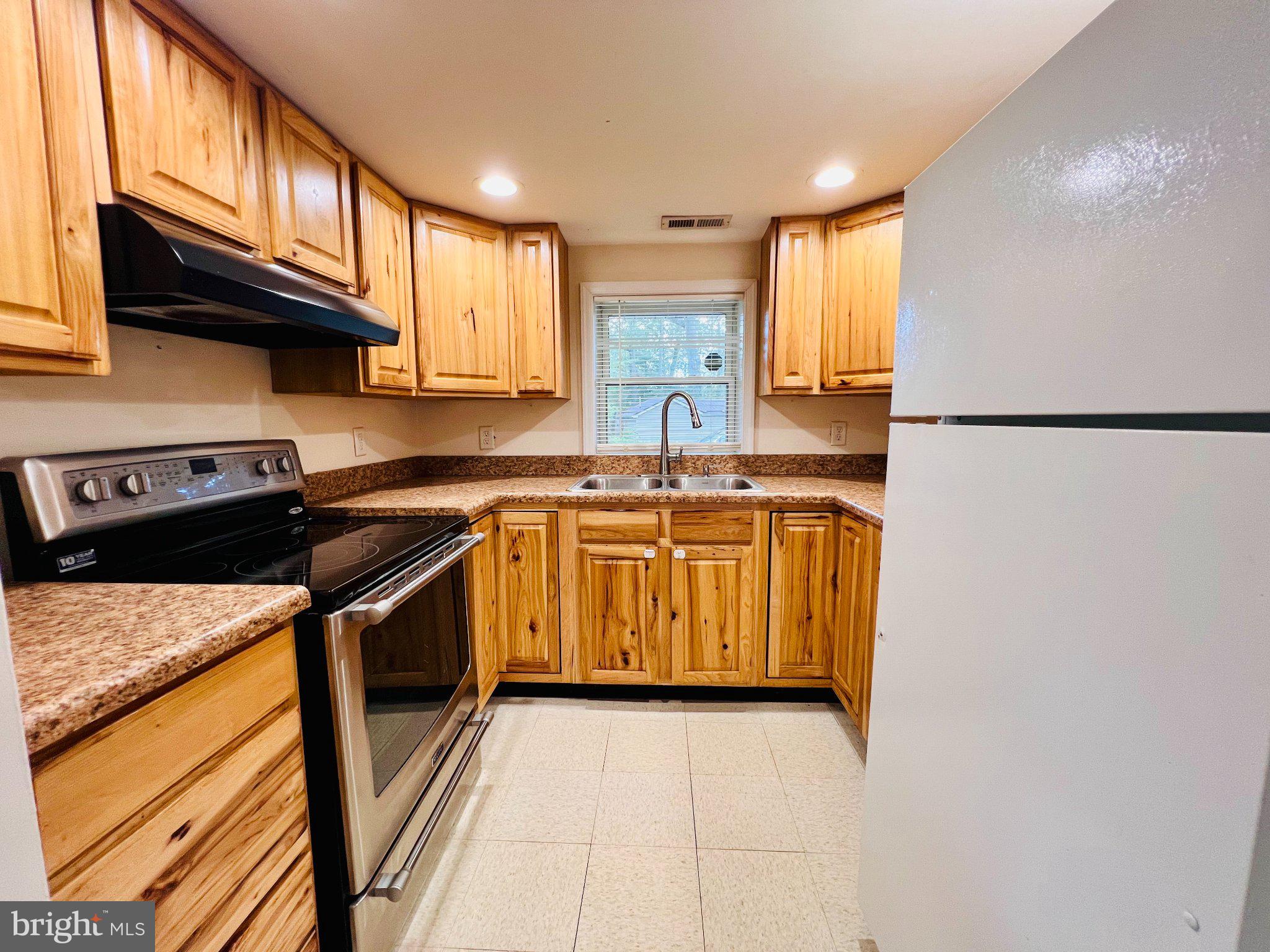 208 Telegraph Road Stafford, VA 22554 - Photo 5 of 15 Kitchen
