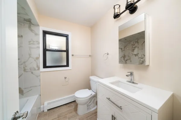 $3,250 | 213 Manhattan Avenue, Unit 2, Jersey City, NJ 07307