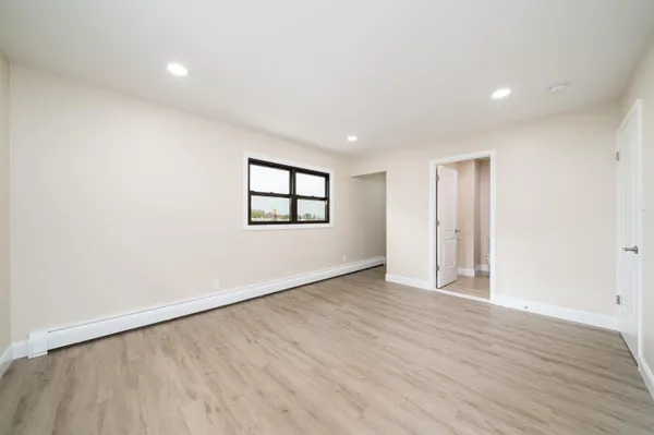 $3,250 | 213 Manhattan Avenue, Unit 2, Jersey City, NJ 07307