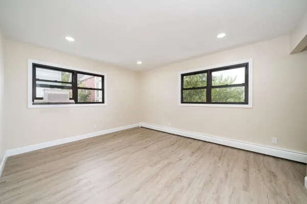 $3,250 | 213 Manhattan Avenue, Unit 2, Jersey City, NJ 07307