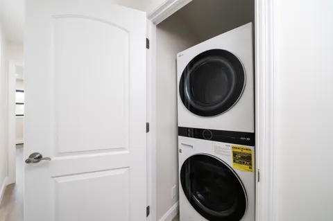 $3,250 | 213 Manhattan Avenue, Unit 2, Jersey City, NJ 07307