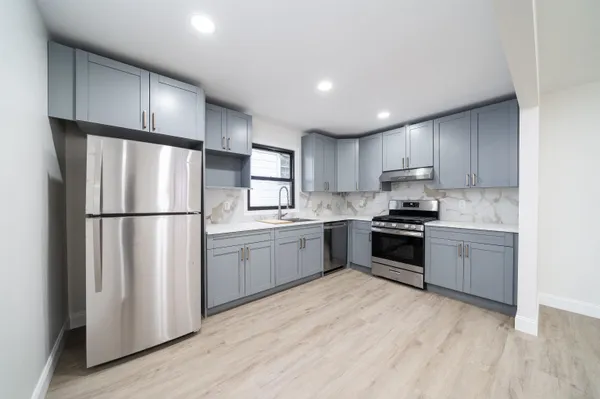 $3,250 | 213 Manhattan Avenue, Unit 2, Jersey City, NJ 07307