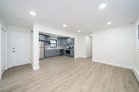 $3,250 | 213 Manhattan Avenue, Unit 2, Jersey City, NJ 07307