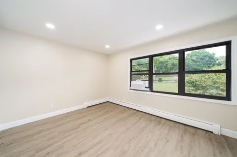 $3,250 | 213 Manhattan Avenue, Unit 2, Jersey City, NJ 07307