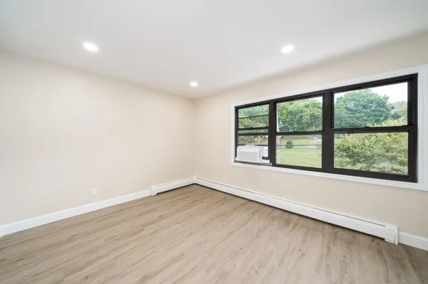 $3,250 | 213 Manhattan Avenue, Unit 2, Jersey City, NJ 07307