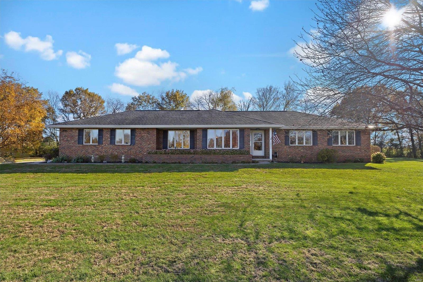 13302 Field Crest Road Highland, IL 62249 - Photo 1 of 45