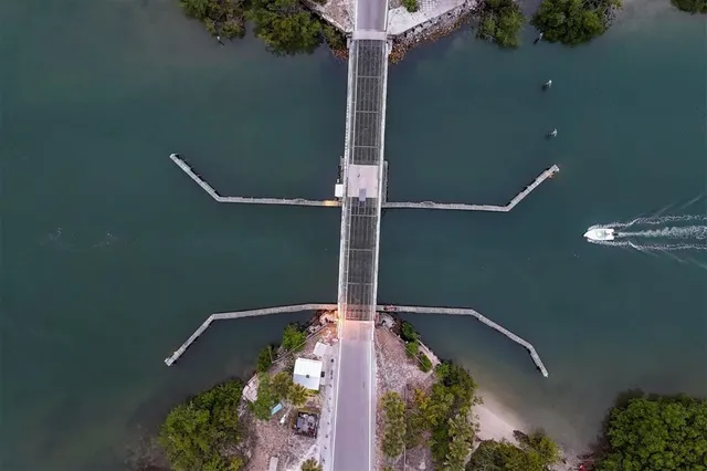 $2,299,000 | 312 Yacht Harbor Drive, Osprey, FL 34229