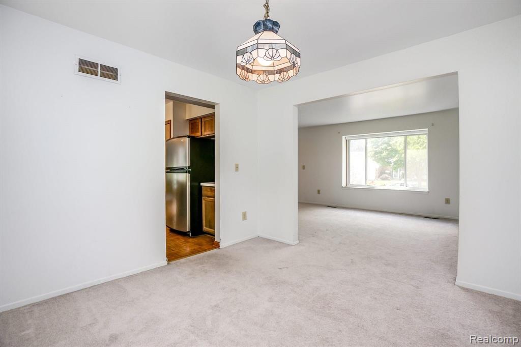 1641 Dennett Lane Rochester Hills, MI 48307 - Photo 8 of 45