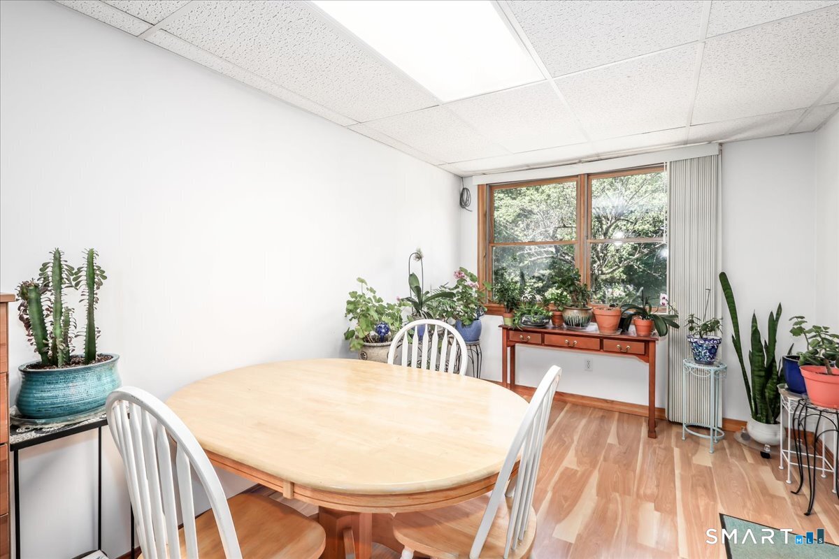 31 Pole Bridge Road Newtown, CT 06482 - Photo 33 of 40