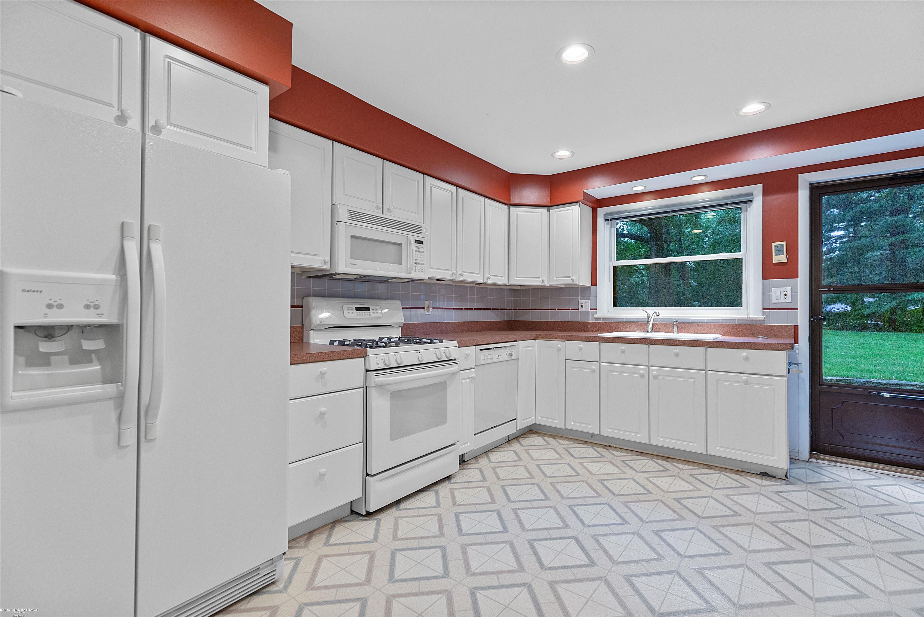 240 Montmorency Road Rochester Hills, MI 48307 - Photo 16 of 40